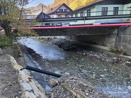 Poškodovan most v Motniku (2)